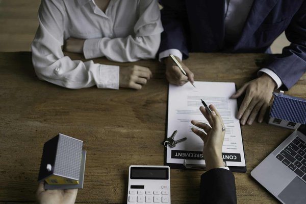 What are the best locations to experience traditional Welsh storytelling sessions?